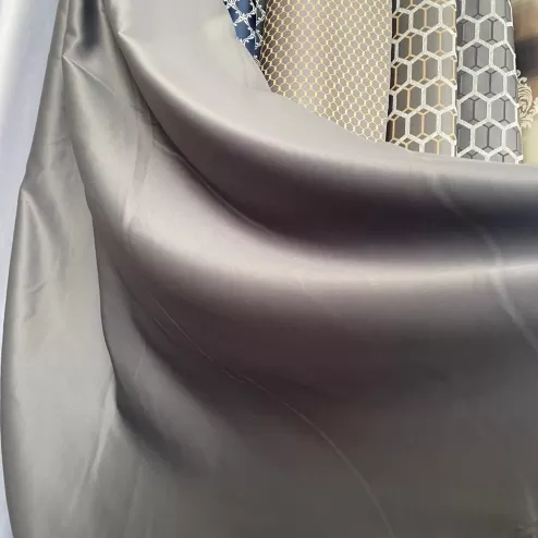 Draperie gri metalică