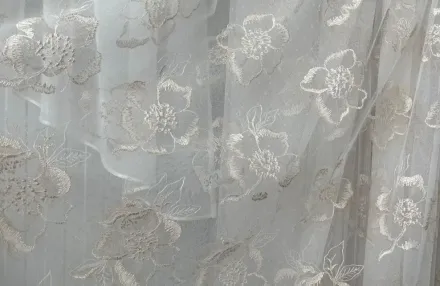 Ghid scurt: cum și unde să cumpărați draperii pentru casă sau birou