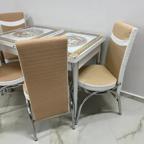 Set masă Marmură Albă acoperita cu sticlă și 4 scaune bej piele