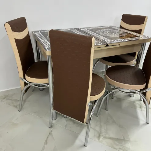 Комплект из коричневого мраморного стола Versace Caffe со стеклянной столешницей и 4 бежево-коричневых кожаных стульев