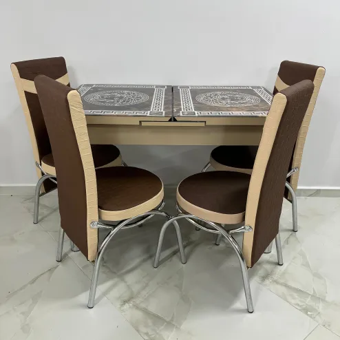 Комплект из коричневого мраморного стола Versace Caffe со стеклянной столешницей и 4 бежево-коричневых кожаных стульев