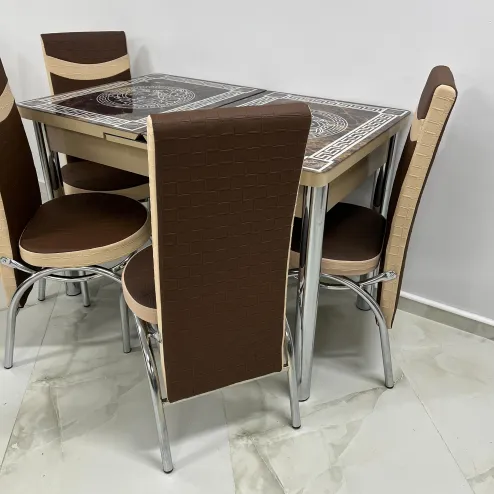 Комплект из коричневого мраморного стола Versace Caffe со стеклянной столешницей и 4 бежево-коричневых кожаных стульев