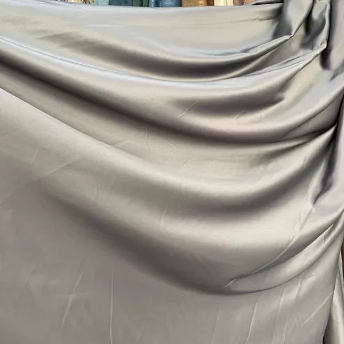 Draperie gri metalică