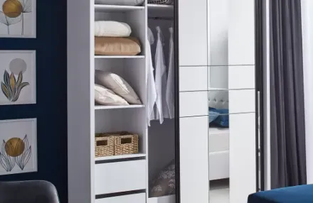 Schimbăm spațiul cu un dulap cu uși glisante