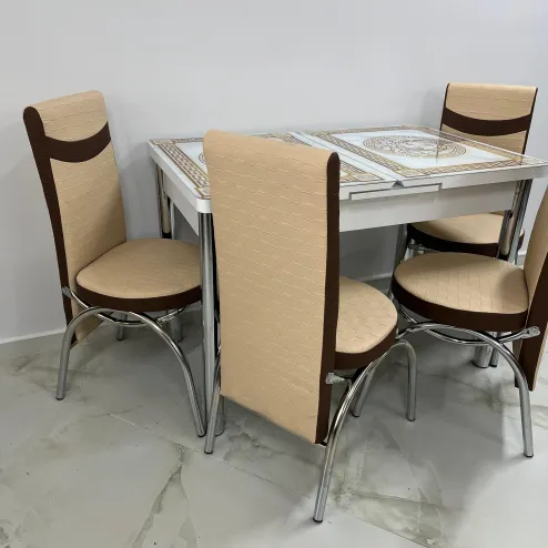 Комплект из небольшого столика из белого мрамора со стеклянной столешницей и 4 бежево-коричневых кожаных стульев