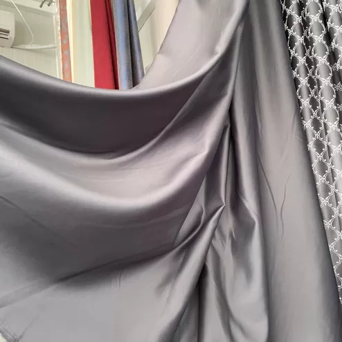 Draperie gri metalică